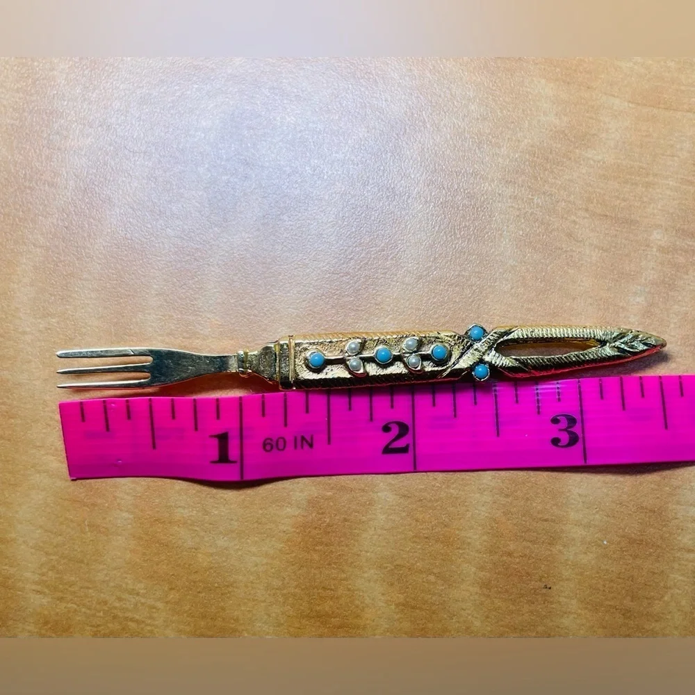 6 FANCY GOLD APPETIZER H'ORDEURVES FORKS - Vintage Set